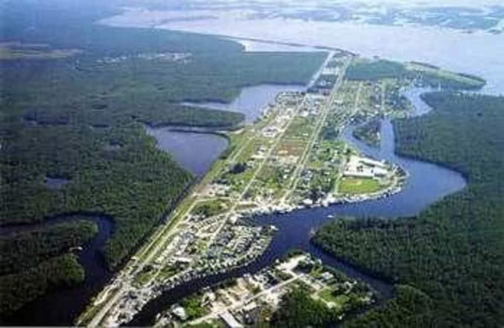 River Wilderness Waterfront Cabins Everglades City Exteriör bild