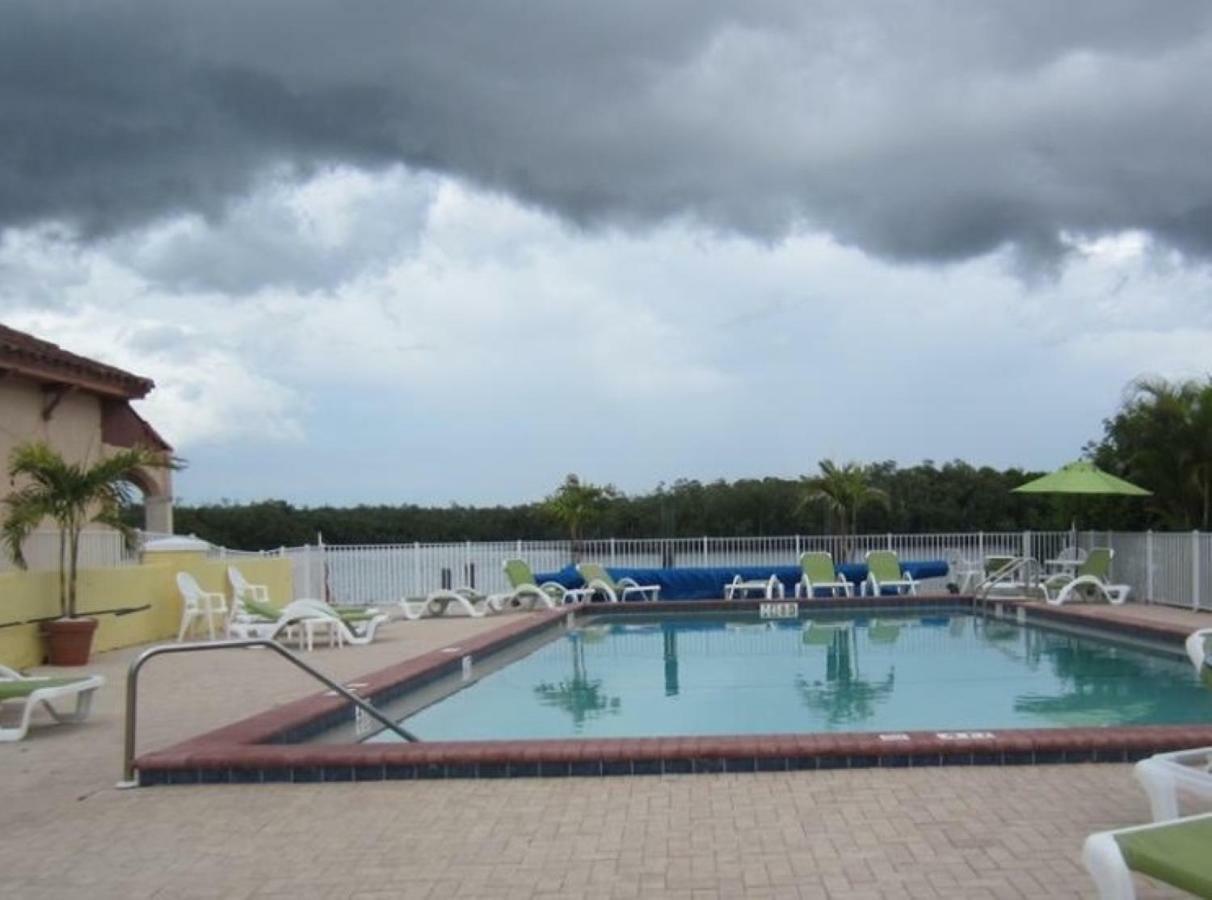 River Wilderness Waterfront Cabins Everglades City Exteriör bild